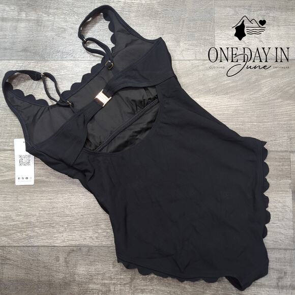 Charmo Scallop Edge Ribbed One Piece Swimsuit Size M - Picture 7 of 7